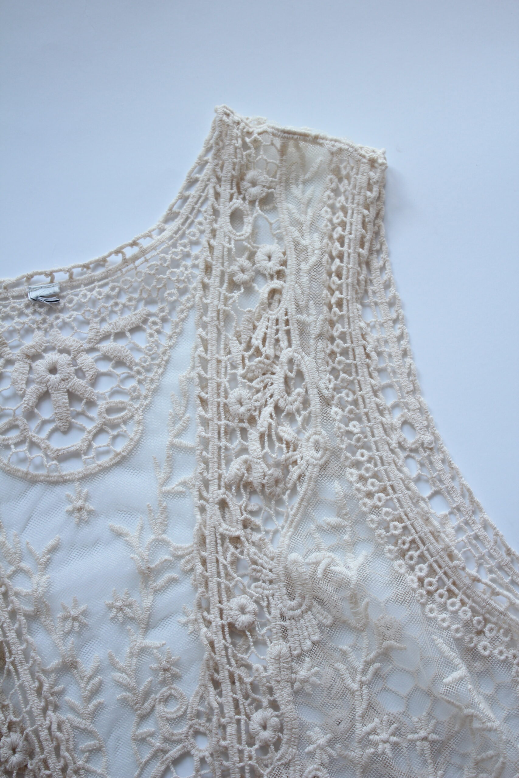 Koronkowy bezrękawnik, S/M - obrazek 3